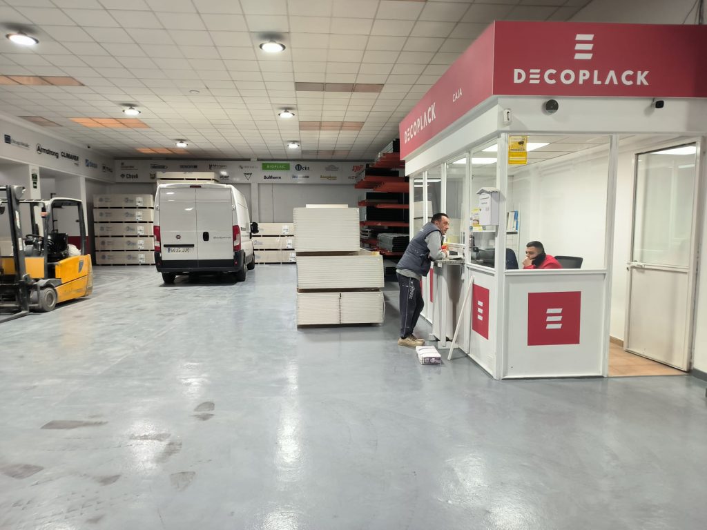 almacén Decoplack en Valencia