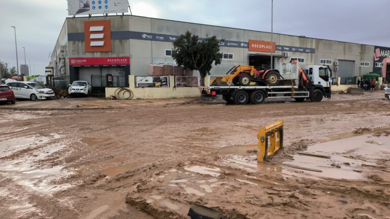 limpieza almacén paiporta DANA 2024