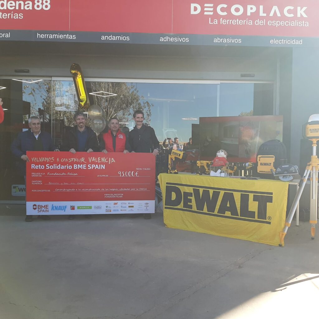 aniversario de la reapertura de Decoplack Paiporta