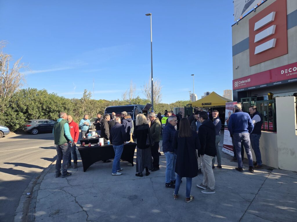 aniversario de la reapertura de Decoplack Paiporta